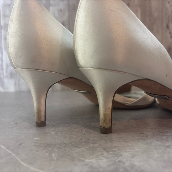 Badgley Mischka Ivory Satin Salsa Heels - Picture 4 of 9